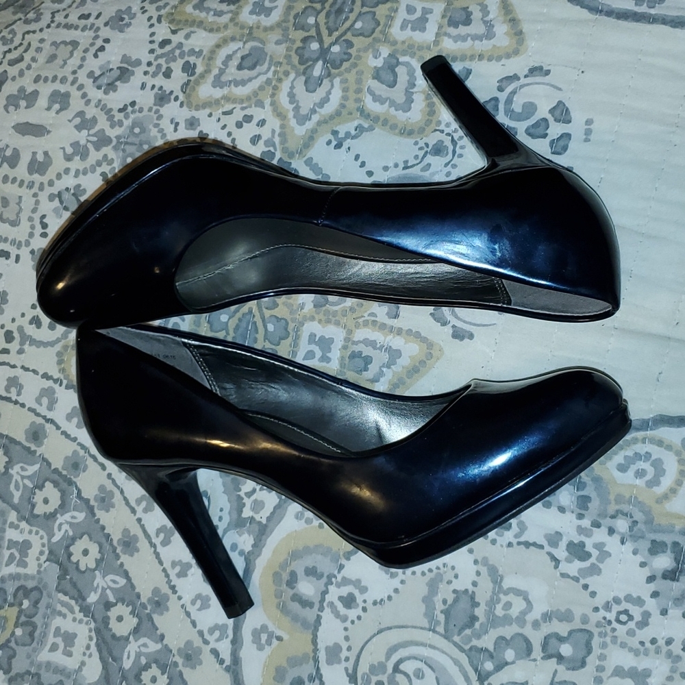 Pumps - Picture 2 of 5